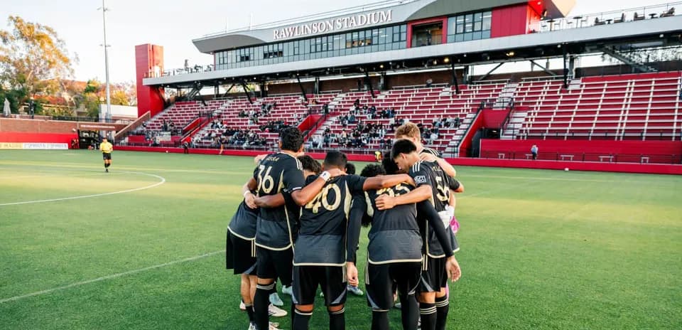 Team huddle at Rawlinson Stadium before match