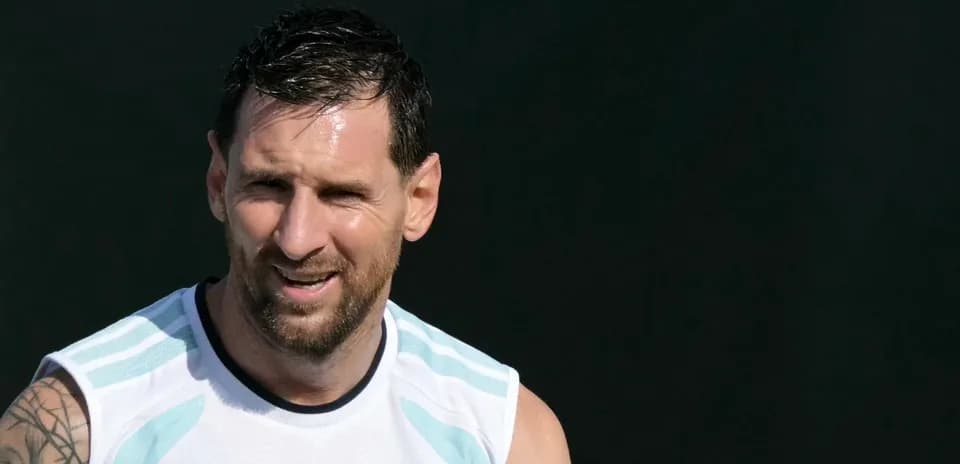 Lionel Messi training in Argentina kit outdoors