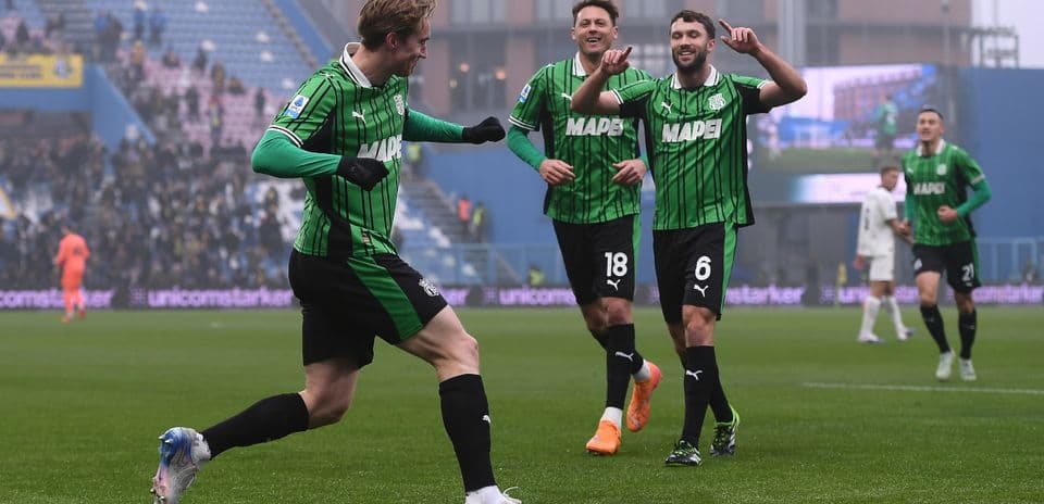 Sassuolo players celebrating a goal during match