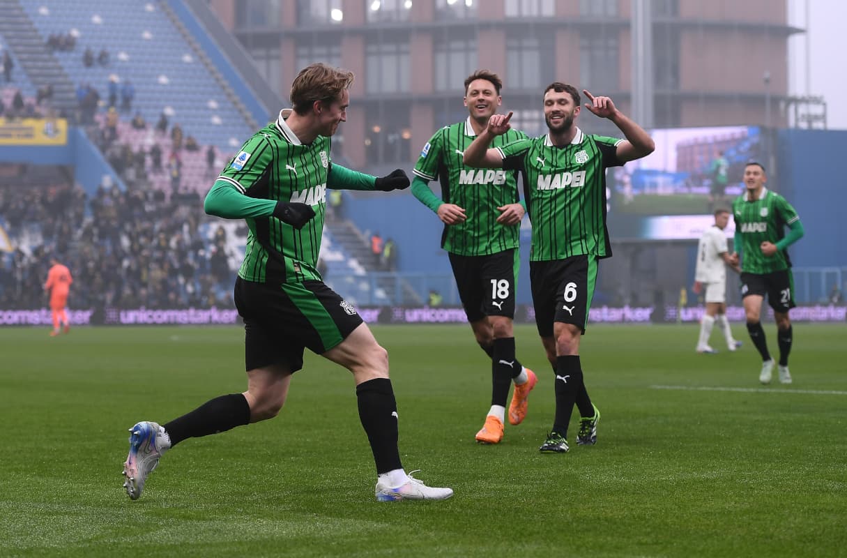 Sassuolo players celebrating a goal during match