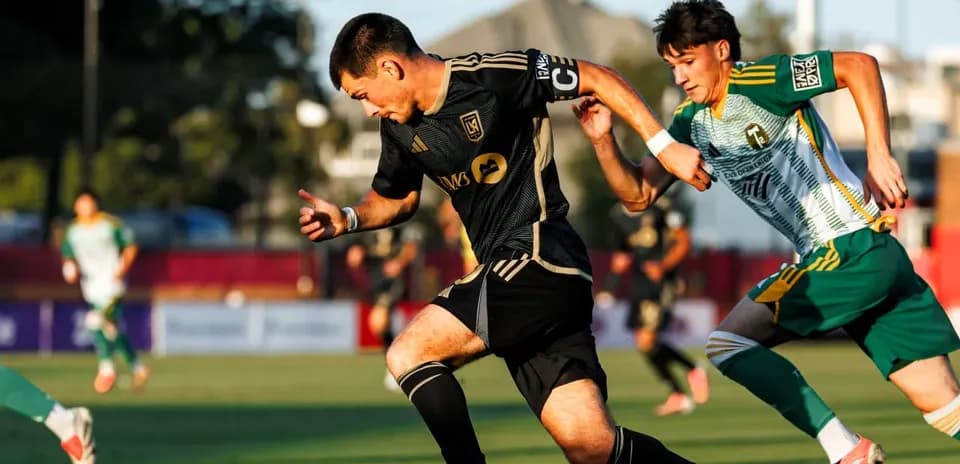 Ventura County player chasing the ball