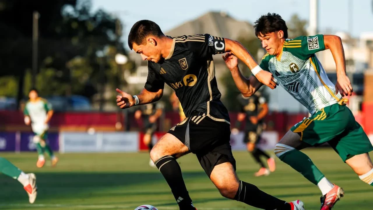 Ventura County player chasing the ball