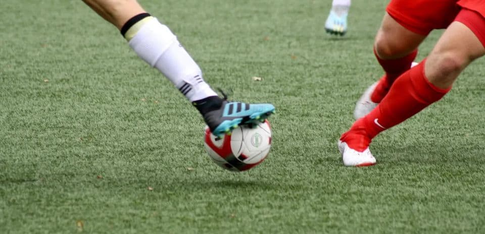 Players competing for the ball in WK-League match
