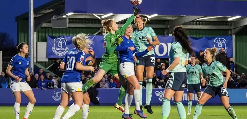 Goalkeeper saving the ball during Everton vs Leicester match