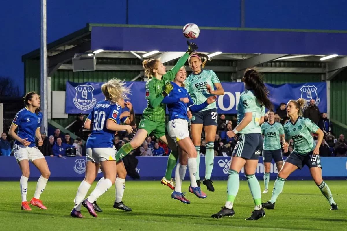Goalkeeper saving the ball during Everton vs Leicester match