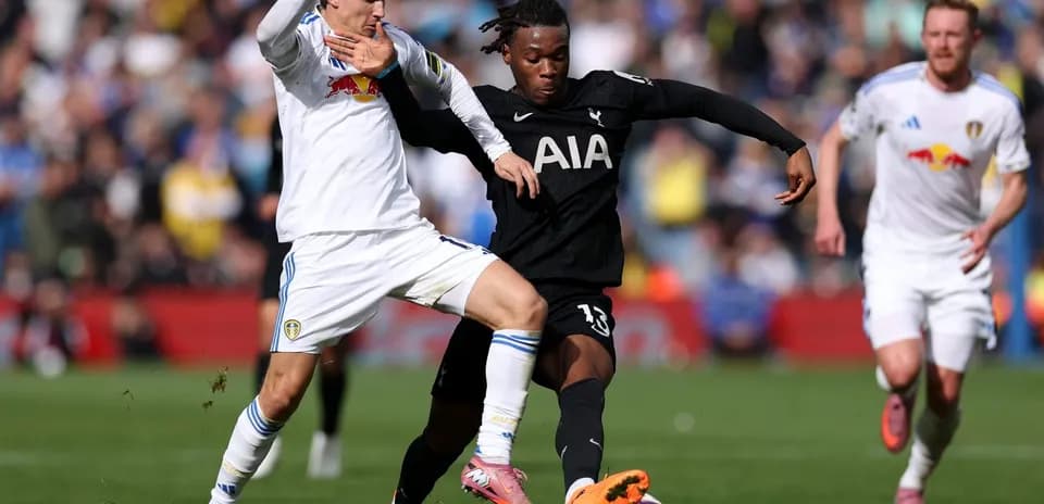 Player challenge during Tottenham vs Leeds match
