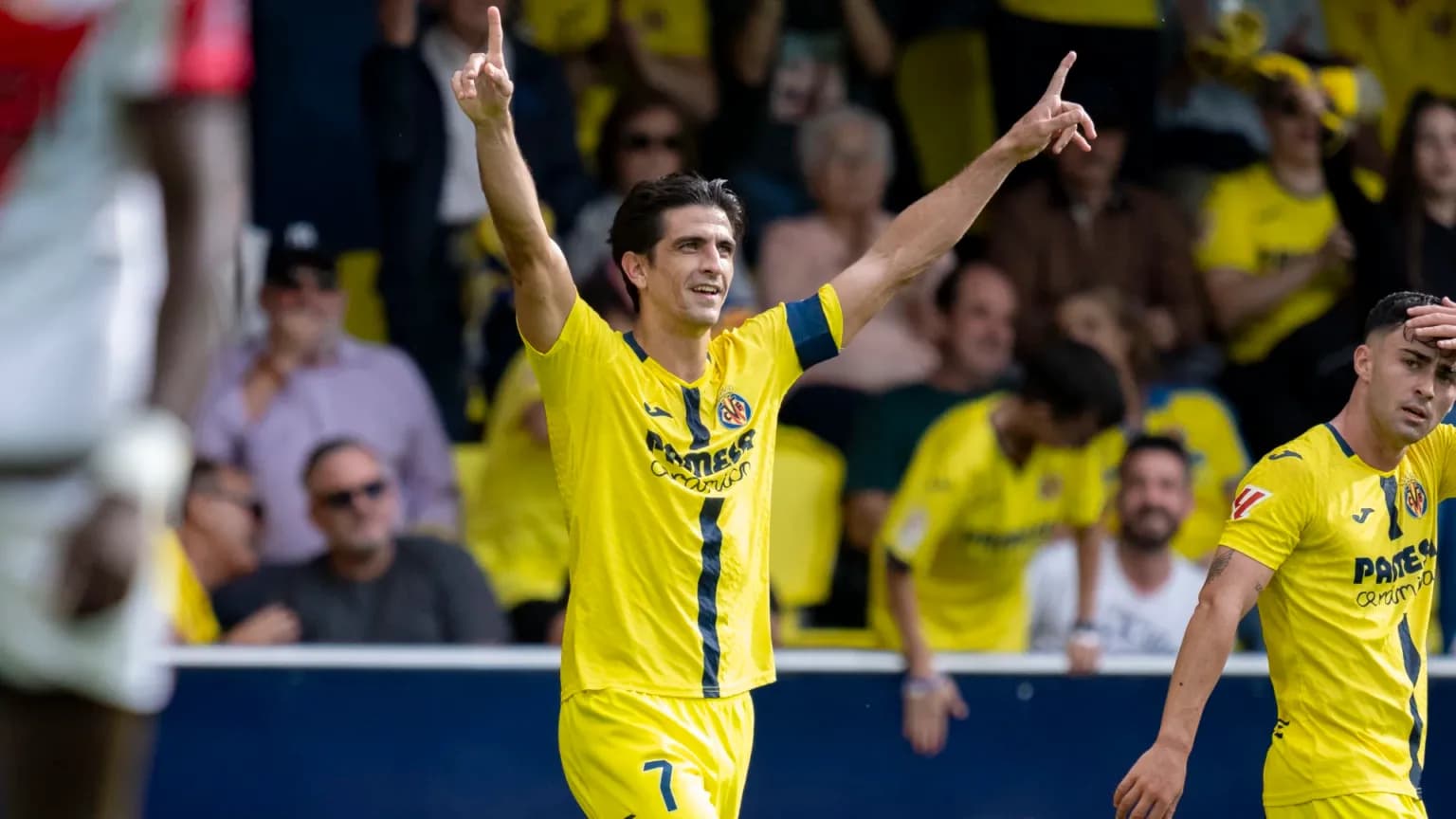 Villarreal player celebrating goal against Rayo Vallecano