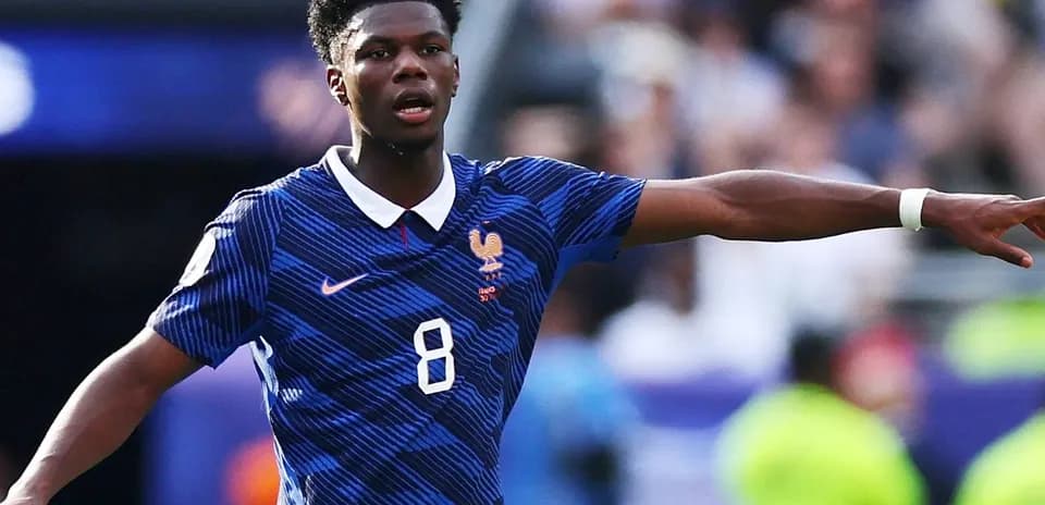 Player gesturing during a match for France