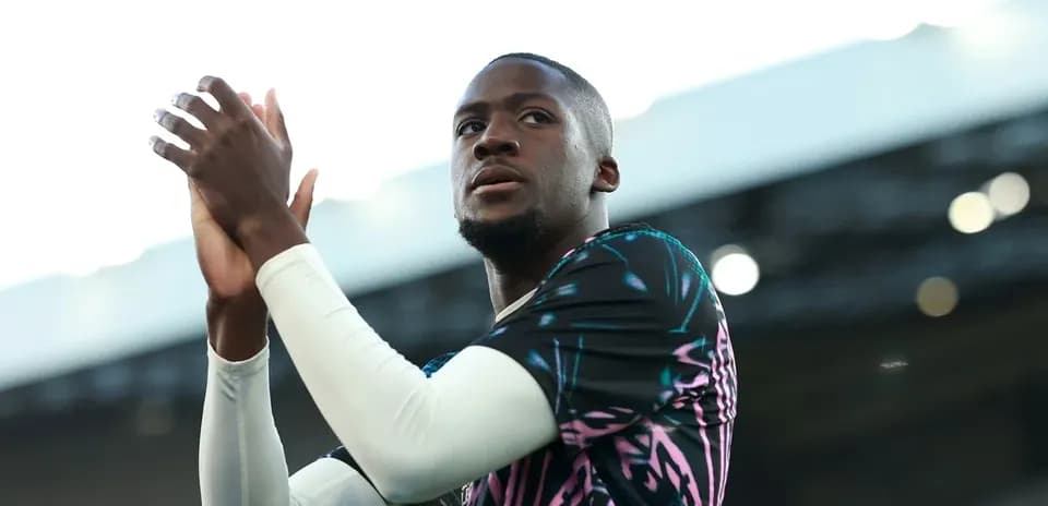 Player applauding fans before the match