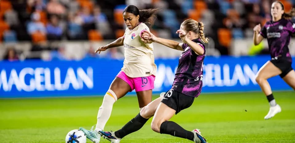 Player tackling during NJ/NY Gotham FC vs Houston Dash