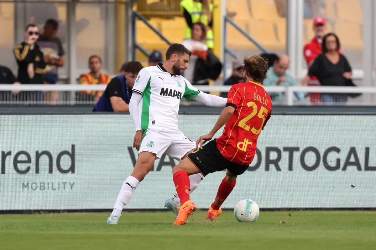 Sassuolo player challenges Lecce player for the ball