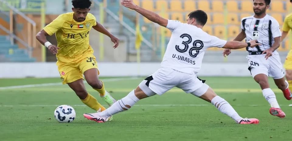 Player dribbling during Al Wasl vs Al Jazira match