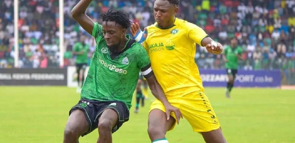 Gor Mahia player challenges Nairobi United opponent