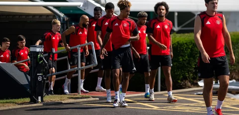 Manchester United players walking out in training gear