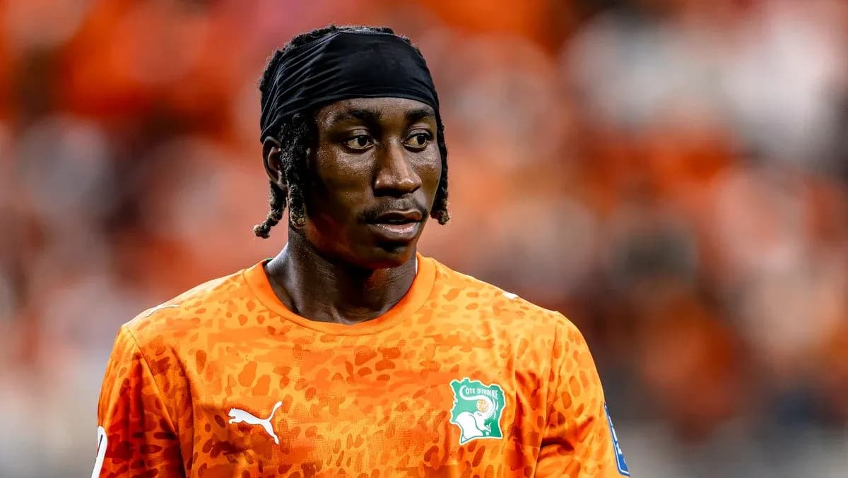 Player in orange jersey during match preparation