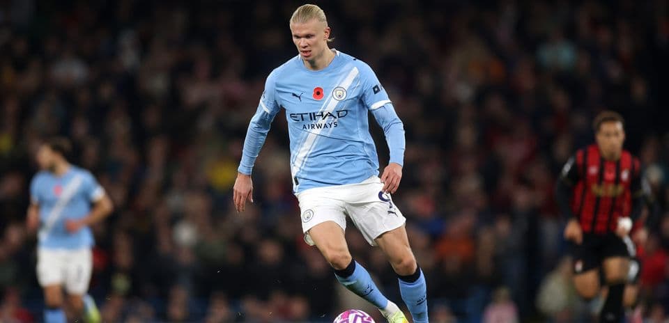 Manchester City player dribbling against Bournemouth