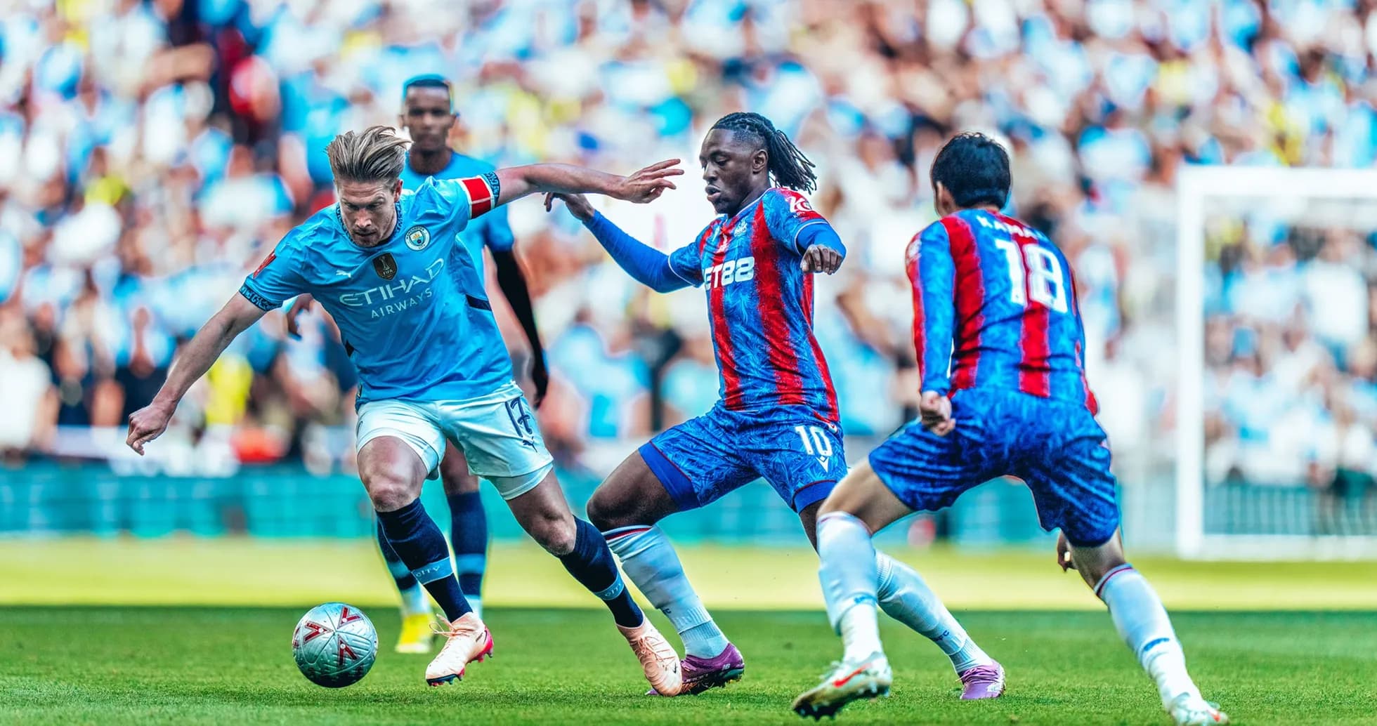 Manchester City players challenging Crystal Palace opponents