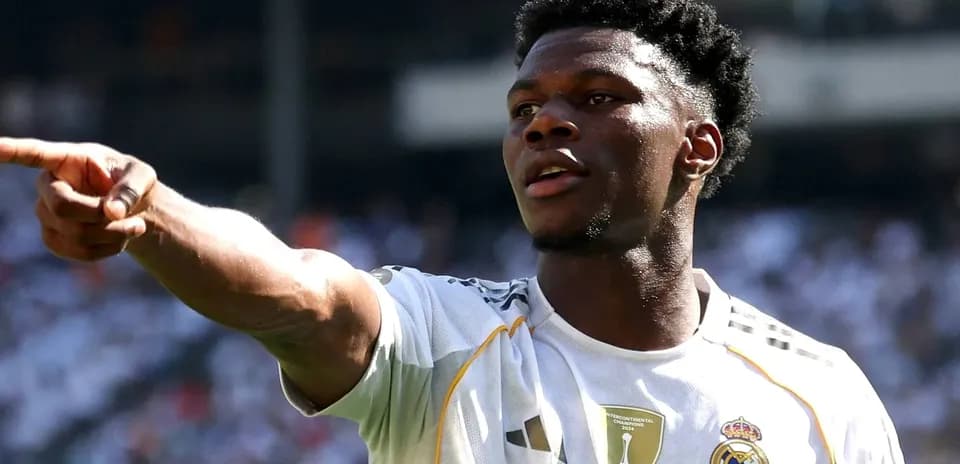 Player gesturing during a match with Real Madrid