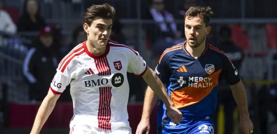 Toronto II and FC Cincinnati II players competing