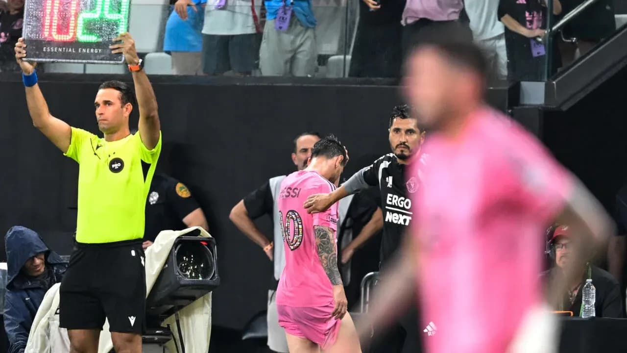 Substitution during match with player leaving field