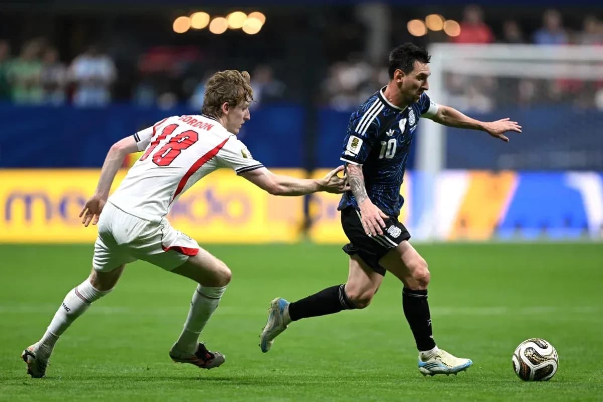 Player evading opponent while dribbling the ball