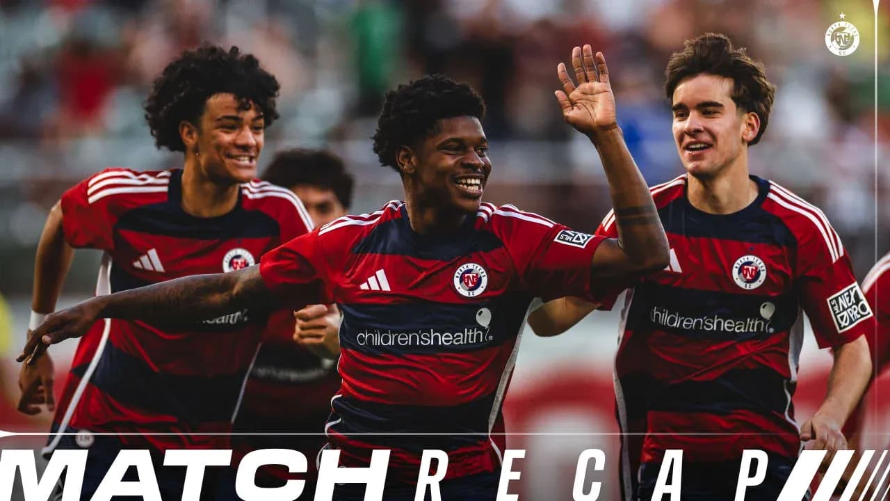 Players celebrating during The Town vs North Texas match