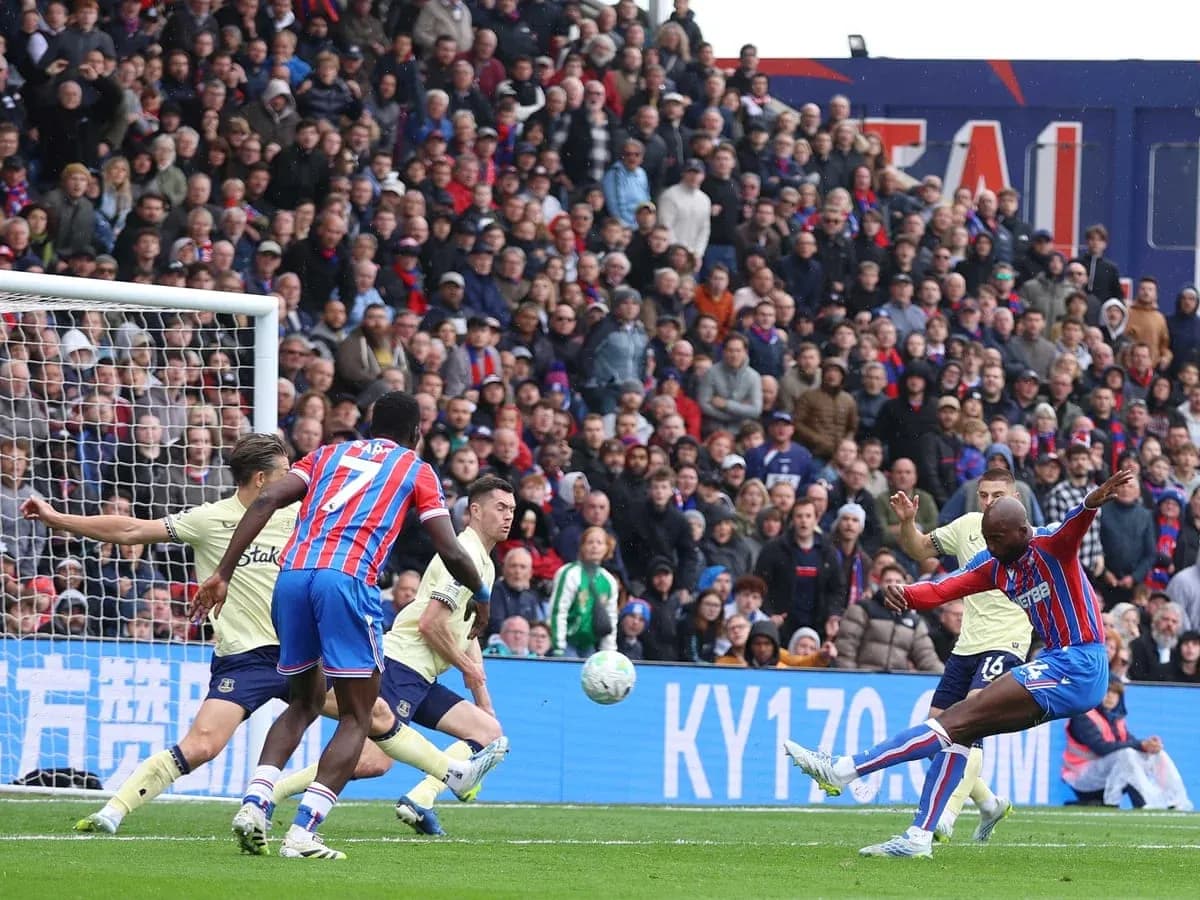 Crystal Palace player shooting during match against Everton