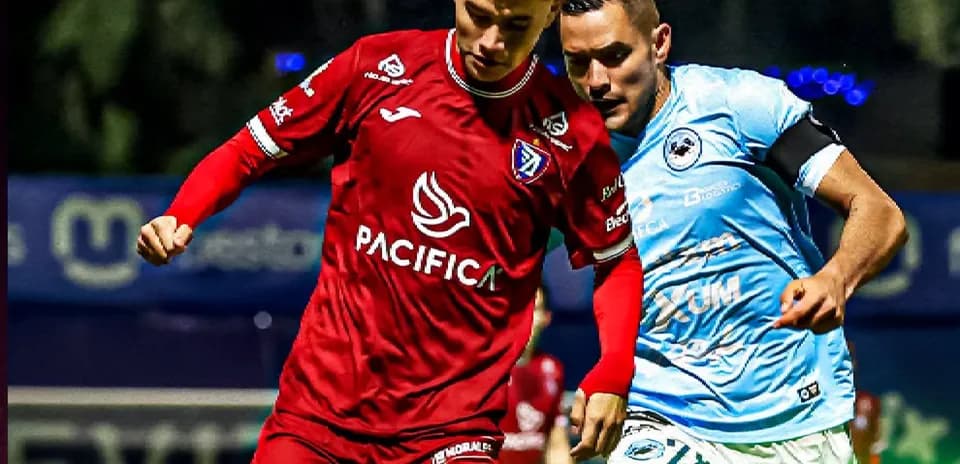 Players competing during CDS Tampico Madero match