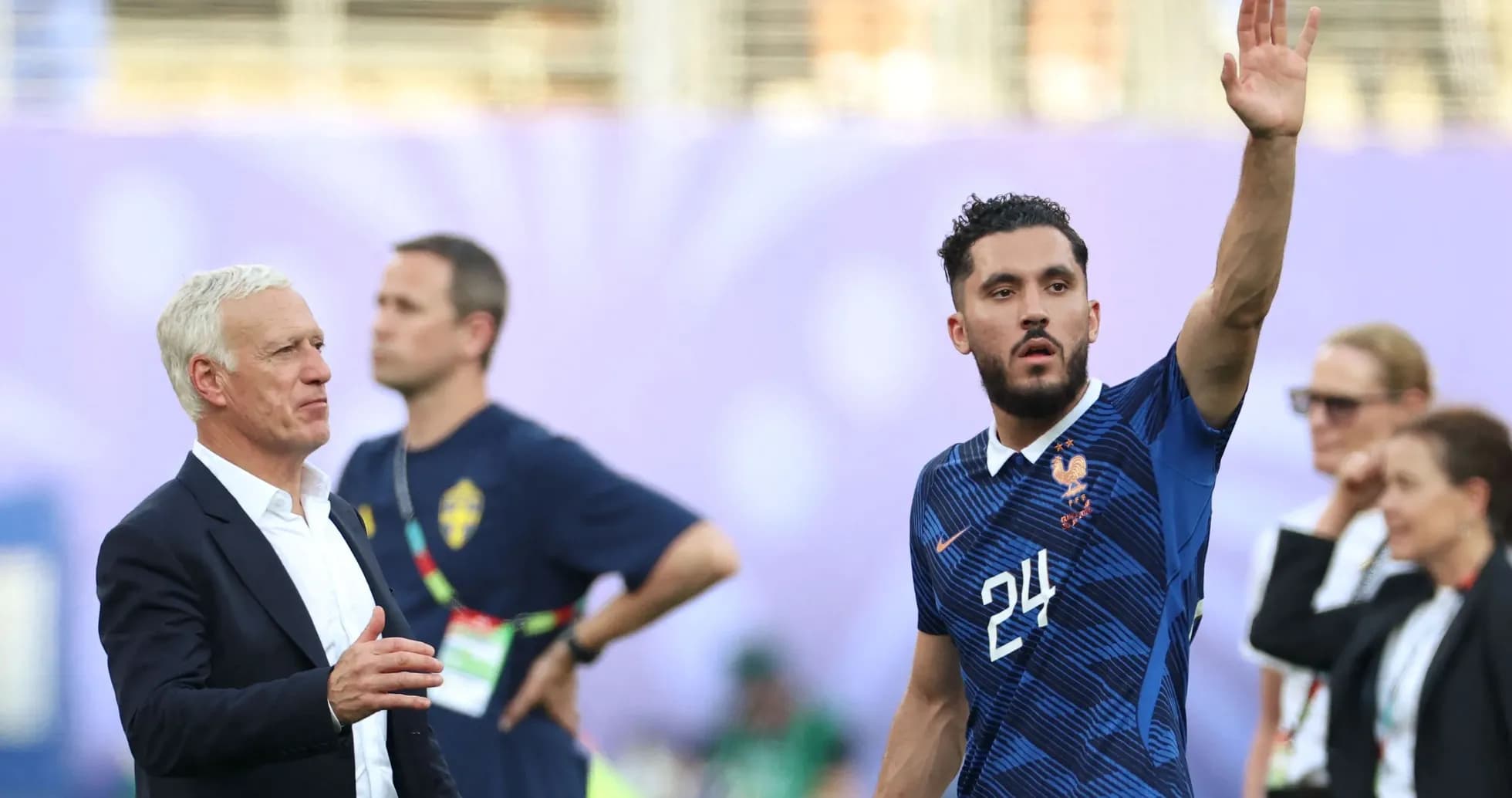 France coach and player during a match moment