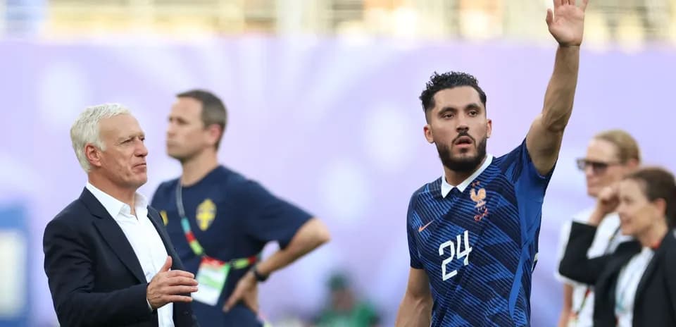 France coach and player during a match moment