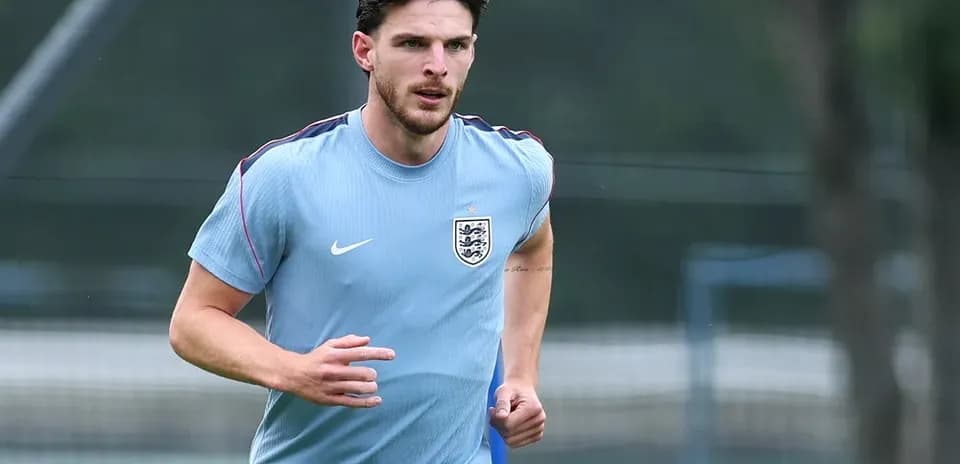 Player training in England national team kit