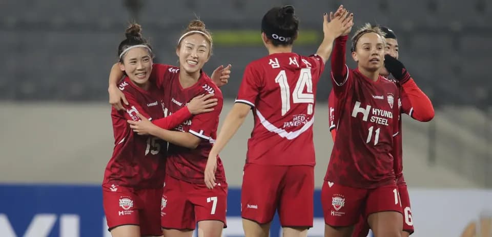 Incheon Red Angels players celebrating a goal