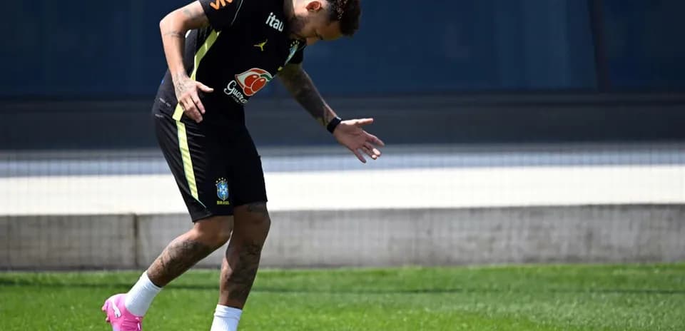 Neymar practicing on the training field