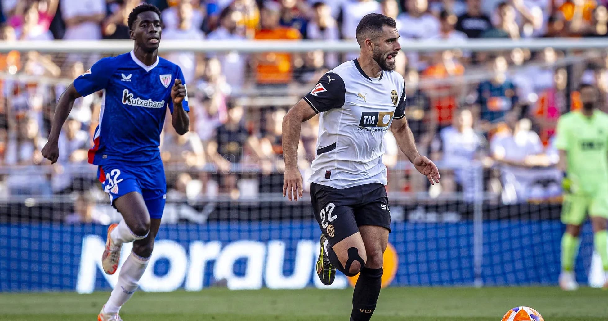Athletic Club player chasing Valencia player