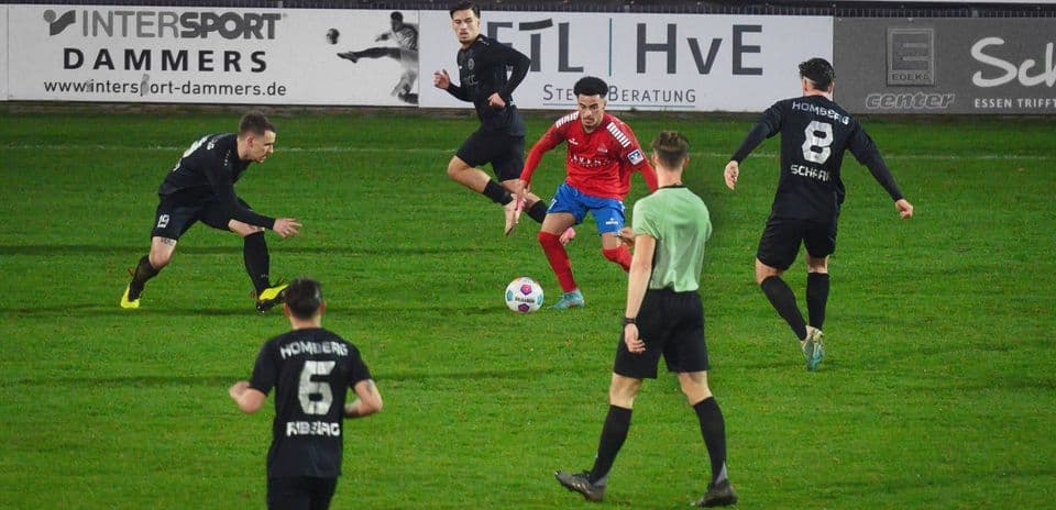 Players in action during Homberg vs Kleve match