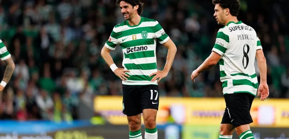 Sporting CP players on field during match