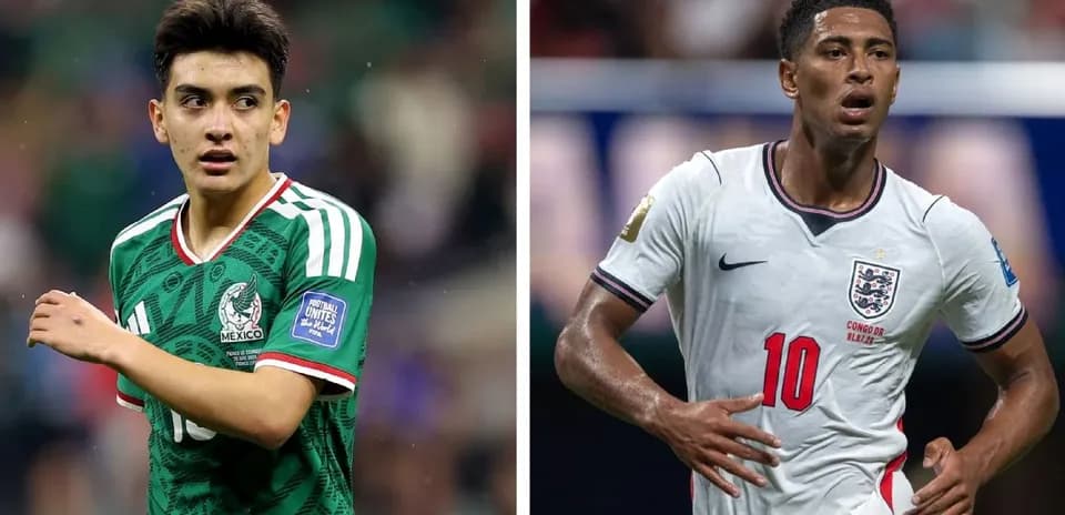 Mexico and England players during World Cup match