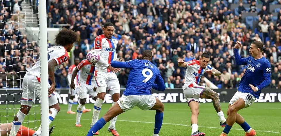 Players contesting for the ball during match
