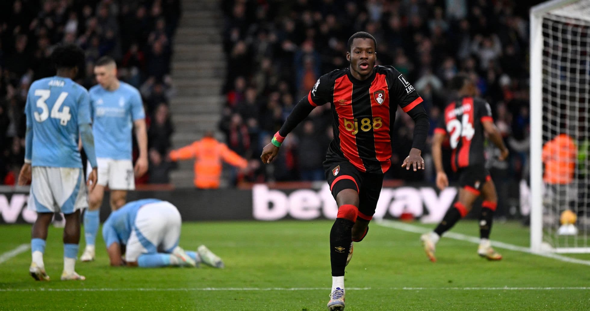 Bournemouth player celebrating goal against Nottingham Forest