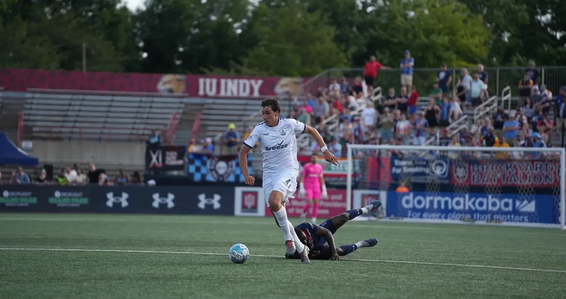 Player evades tackle during Rhode Island match