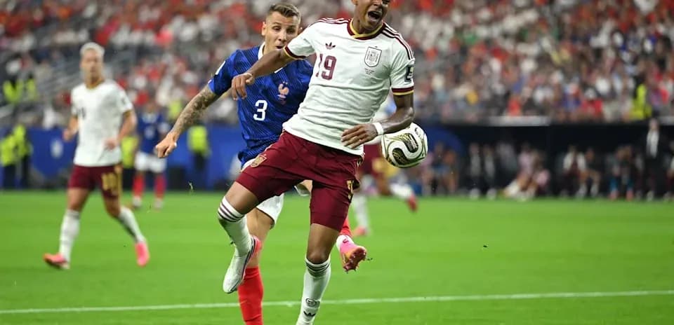 Player from Spain evading a tackle during match