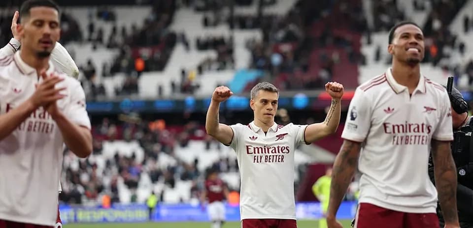 Arsenal players celebrating victory at West Ham