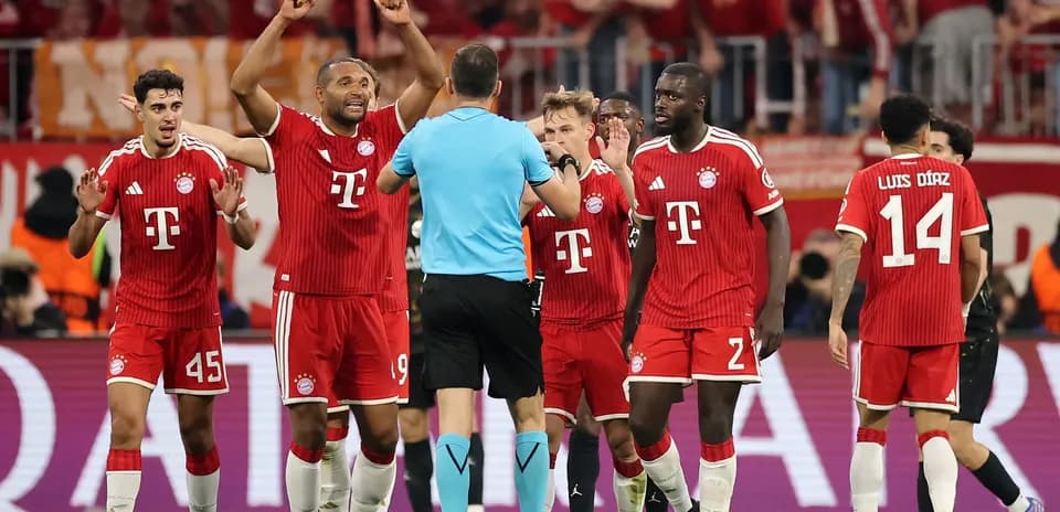 Bayern players arguing with the referee during match