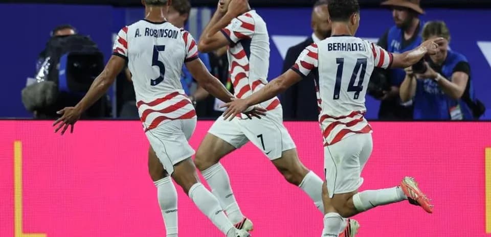 US players celebrating a goal during match