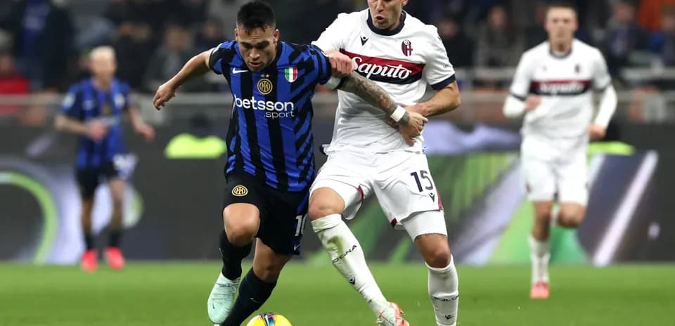 Lautaro Martinez challenging for the ball against Bologna