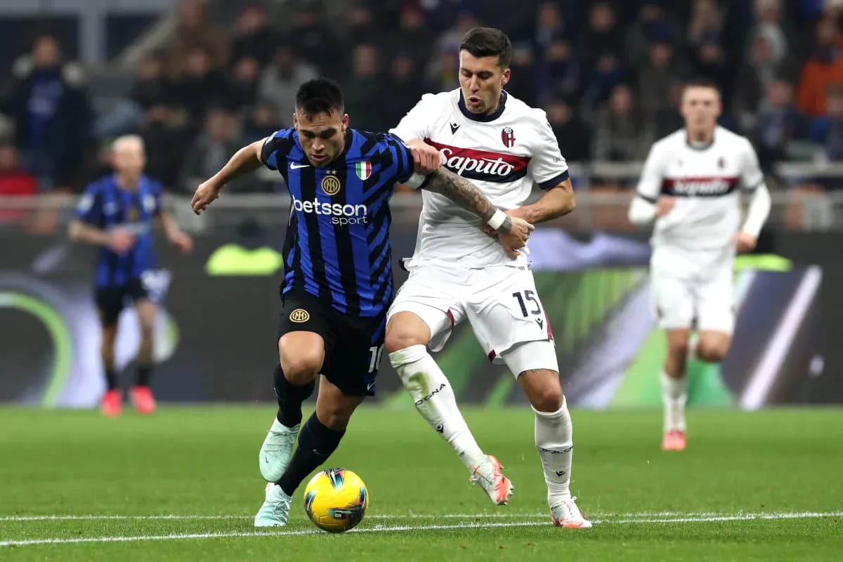 Lautaro Martinez challenging for the ball against Bologna