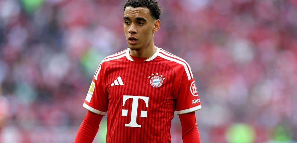 Player wearing Bayern Munich jersey on the field