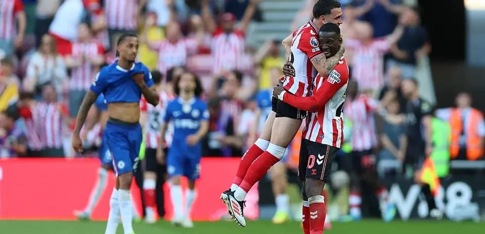 Sunderland players celebrate during match against Chelsea