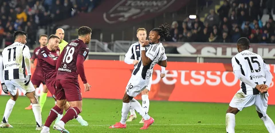 Players competing during Torino vs Juventus match