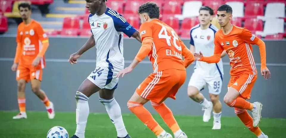 Players competing in Shabab Al-Ahli vs Bani Yas match